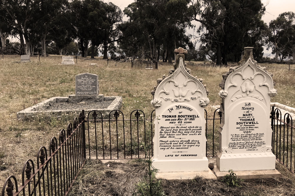 Image: Southwell Family Graves, Weetangera. Sourced from Wikimedia: https://commons.wikimedia.org/wiki/File:Southwell_Family_Graves_Weetangera.jpg